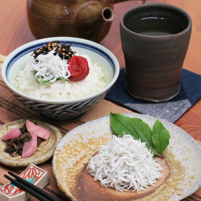 天日干しらす